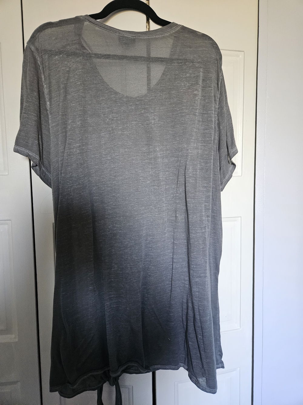 torrid Gray Skull & Rose Tie-Hem Tunic Top - Picture 4 of 4